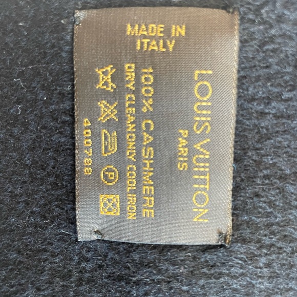 Louis Vuitton 100% Cashmere black scarf. Quiet luxury dream. - Picture 3 of 3